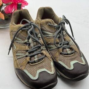 Merrell Kangaroo Eggshell Tan Brown Lace Up Sport Hiking Sneakers Sz 9. SNK1830E